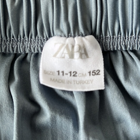 Zara pleated skirt.  Girls size 11-12 yrs - Picture 3 of 3